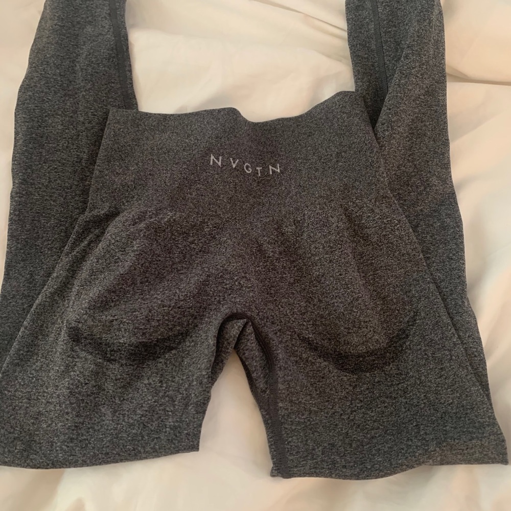 Contour seamless leggings in speckled black